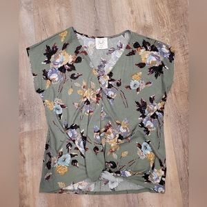 Fantastic Fawn Green floral twist front top